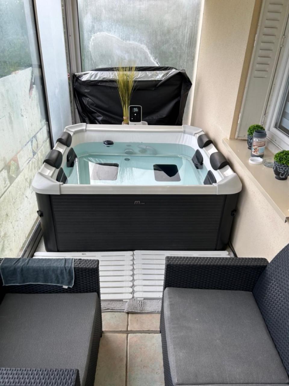 Jolie Villa Independante Climatisee 3 Chambres Tout Confort 6 Couchages, Piscine Chauffee 4 X 8 Disponible Selon Meteo De Mai A Fin Septembre, Jacuzzi 4 Places, Boulodrome Eclaire, Ping-Pong, Wifi, Proche Commerces Animaux Domestiques Sur Demande Bretenoux エクステリア 写真